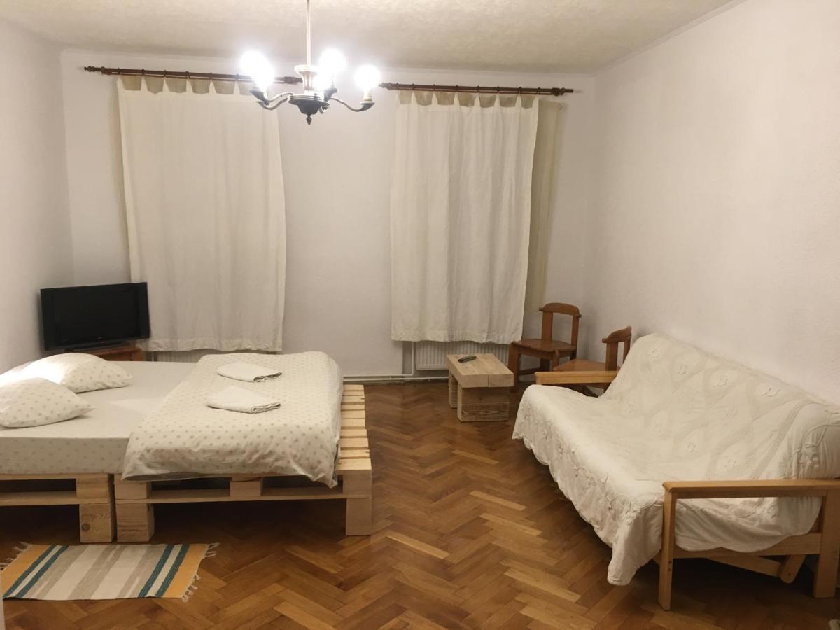 Central Brasov Apartment Luaran gambar